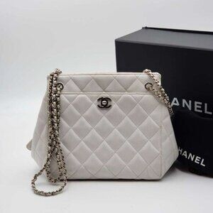 CHANEL Quilted Matelasse CC Logo Caviar Skin Chain Shoulder Bag 1600-082825